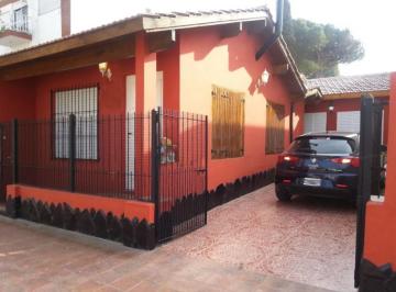 Casa · 300m² · 11 Ambientes · 1 Cochera · Casa en Venta - 8 Dorm. 6 Baños - 600 m² - Santa Teresita