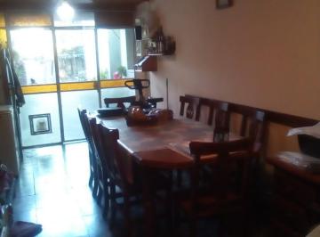 Casa · 95m² · 4 Ambientes · Casa en Venta - 3 Dorm. 1 Baño - 240 m² - Ensenada