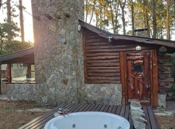 Casa · 185m² · 4 Ambientes · Cabañas en Venta - 2 Dorm. 2 Baños - 1.160 m² - Mar Azul