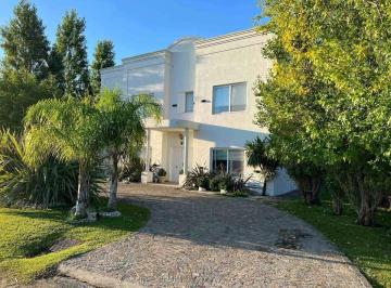 Casa · 270m² · 5 Ambientes · Casa Venta 3 Dorm. 3 Baños - Barrio Santo Domingo, Presidente Peron