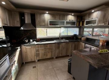Casa · 175m² · 4 Ambientes · 2 Cocheras · Hermosa Casa en La Estanzuela