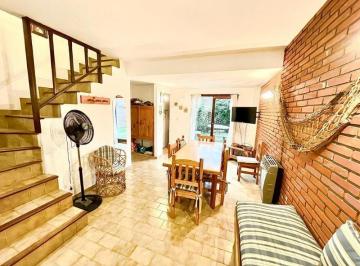 Casa de 4 ambientes, Villa Gesell · Duplex Zona Centro con Cochera y Todos Los Servicios