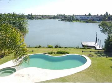 Casa · 550m² · 8 Dormitorios · 1 Cochera · Importante Casa Al Agua y en Isla Chica!