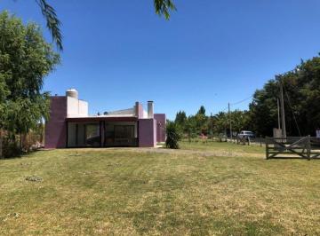 Casa · 100m² · 3 Ambientes · 2 Cocheras · Casa en Venta - 2 Dorm. 2 Baños - 100 m² - Chascomus