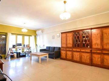 Casa · 298m² · 5 Ambientes · Casa 5 Amb. C/dep. Cocheras, Jardín. Local. Balvanera
