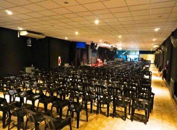 Local comercial · 1200m² · 1 Cochera · Venta Local Ciudadela con 3 Viviendas 1200 m²