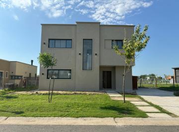 Casa · 140m² · 5 Ambientes · 2 Cocheras · Casa en Venta en San Pablo I Vco Propiedades
