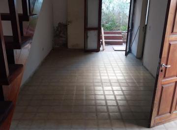 Casa de 4 ambientes, Córdoba · Casa a Refaccionar de 2 Dormit. Cochera. Muy Buena Ubicacion - Apta Credito