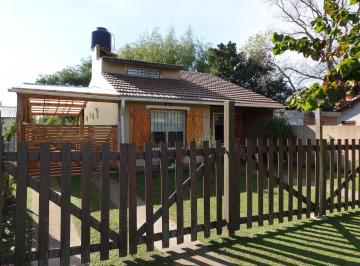 Casa de 4 ambientes, Santa Clara del Mar · Chalet en Venta en Excelente Ubicación, con Gas y Agua Corriente Ya Conectados.