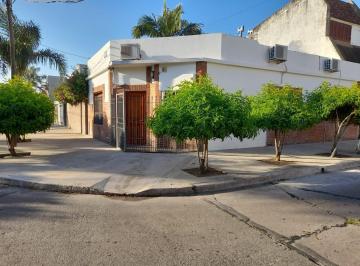 Casa · 90m² · 4 Ambientes · 1 Cochera · Casa en Venta