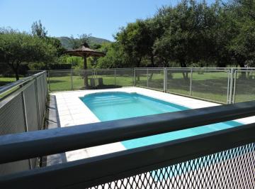 Casa · 60m² · 3 Ambientes · 1 Cochera · Cabaña en Alquiler Temporal en Las Sierras de Córdoba