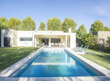 Casa · 800m² · 5 Ambientes · 2 Cocheras · Barrio Privado El Recodo Casa Apto Crédito Escobar