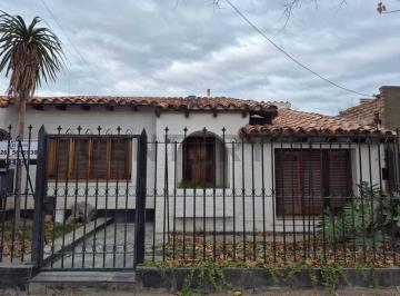 Casa · 193m² · 4 Ambientes · 2 Cocheras · Venta de Casa en Dorrego