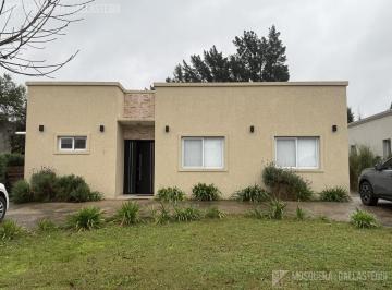 Casa · 134m² · 4 Ambientes · Casa en Barrio San Eduardo - Pilar del Este