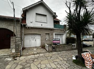 Casa · 260m² · 7 Ambientes · Venta Chalet de Estilo Zona Guemes