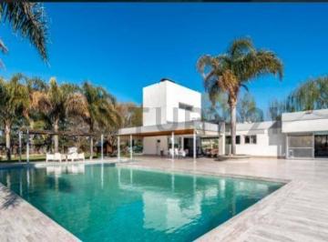 Casa · 354m² · 7 Ambientes · Venta de Casa de 7 Ambientes en Barrio Privado Los Raigales - Roldan