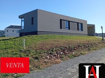 Casa de 6 ambientes, Tandil · Casa a Estrenar Country "Altos Aires" (El Valle de Tandil Country Club"