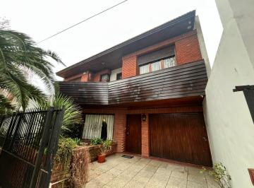 Casa · 170m² · 6 Ambientes · 1 Cochera · Casa en Pompeya