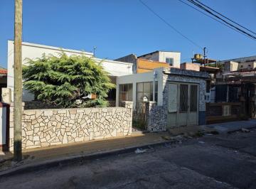 Casa · 1m² · 3 Ambientes · 1 Cochera · Venta Casa 3 Ambientes con Jardin
