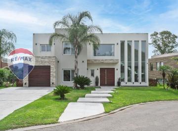 Casa · 320m² · 6 Ambientes · 3 Cocheras · Casa 5 Amb/ Venta a La Laguna Terralagos, Canning