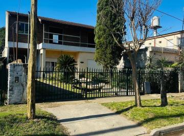 Casa · 76m² · 3 Ambientes · 2 Cocheras · Venta Casa 3 Amb a Refaccionar - Parque Leloir