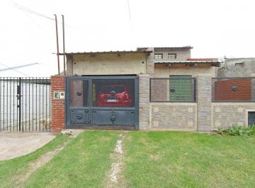 PH · 112m² · 4 Ambientes · 1 Cochera · Venta PH Tipo Casa 4 Amb en Villa Salas Moreno