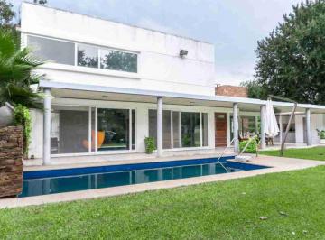 Casa · 233m² · 4 Ambientes · 3 Cocheras · Venta Casa 3 Dorm. Pileta San Lorenzo