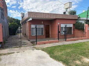 Casa · 122m² · 3 Ambientes · 3 Cocheras · Venta Casa 3 Ambientes Villa de Mayo Apto Credito