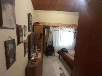 Casa · 80m² · 4 Ambientes · 1 Cochera · Casa en Venta - 2 Dorm. 1 Baño - La Plata
