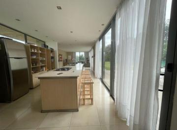 Casa · 220m² · 4 Ambientes · Casa Venta Arenas del Sur