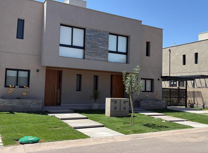 Desarrollo horizontal , Luján de Cuyo · Duplex Chacras de Coria