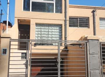 Casa · 140m² · 4 Ambientes · 2 Cocheras · Casa en Venta - 3 Dorm. 2 Baños - Cochera - 160 m² - Hurlingham