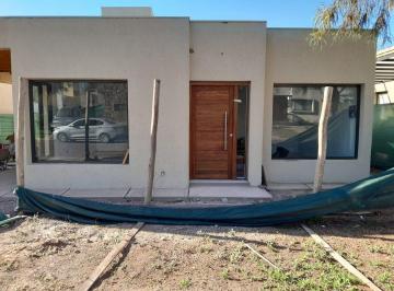 Casa · 140m² · 4 Ambientes · 1 Cochera · Venta Casa a Estrenar, Barrio Lar de Drummond