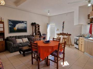 Casa · 55m² · 2 Ambientes · Venta Departamento con Cochera y Patio. Rivadavia