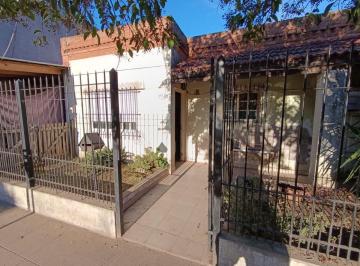 Casa · 187m² · 3 Ambientes · 1 Cochera · Casa 3 Ambientes a Refaccionar Venta Merlo