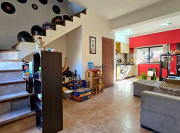 Casa · 61m² · 3 Ambientes · 1 Cochera · Venta Duplex 3 Ambientes Cochera Patio y Jardin