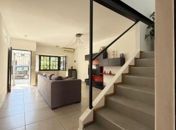 Casa · 185m² · 6 Ambientes · 1 Cochera · Casa 6 Amb Moderna Coch + Patio + Terra + Parri