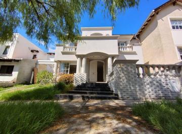 Casa · 230m² · 4 Ambientes · 2 Cocheras · Se Vende Casa en Barrio Dalvian, Mendoza