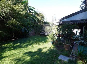 Casa · 202m² · 6 Ambientes · 3 Cocheras · Alquiler Casa de 6 Ambientes en Olivos con Pileta