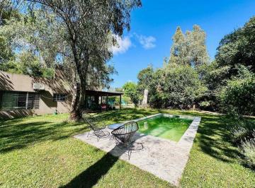 Casa · 88m² · 4 Ambientes · 1 Cochera · Venta Casa 4 Ambientes, Pileta El Pato Berazategui