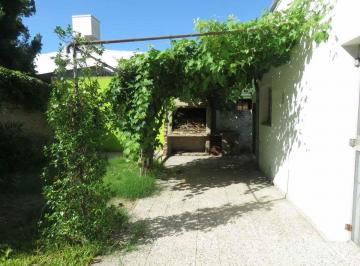 Casa · 78m² · 4 Ambientes · 1 Cochera · Casa 2 Dorm. con Cochera en Venta - Tolosa
