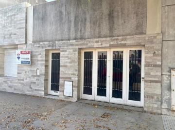 Casa · 160m² · 8 Ambientes · 1 Cochera · Venta Casa de 3 Dorm. - Zona Centro.