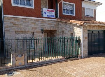 Casa · 300m² · 6 Ambientes · 2 Cocheras · Venta Chalet 3 Pisos 6 Amb Lote 10x40 - Apto Credito