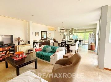Casa · 180m² · 5 Ambientes · 3 Cocheras · Casas en Venta 4 Dorm. City Bell E/ Caminos