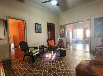 Casa · 83m² · 3 Ambientes · 1 Cochera · Casa 3 Amb, con Excelente Distribución. C/cochc
