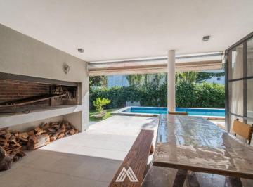 Casa · 268m² · 7 Ambientes · 2 Cocheras · Alquila Casa en San Nicolas 4 Dorm, Serv. Piscina