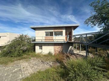 Casa · 108m² · 3 Ambientes · 1 Cochera · Casa 2 Dorm con Increible Vistas en Tierra Alta