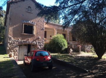 Casa de 7 ambientes, Unquillo · Importante Casona de 4500 m², 4 Dorm., en Unquillo