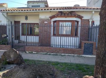 Casa · 170m² · 4 Ambientes · 1 Cochera · Casa en Venta - 3 Dorm. 1 Baño 1 Cohera - 170 m² - Lujan