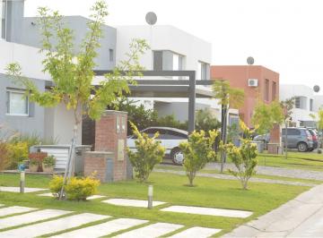 Casa · 124m² · 5 Ambientes · Casas de Santa Maria | Alquiler | Casa de 4 Dorm con Jardín Sin Expensas